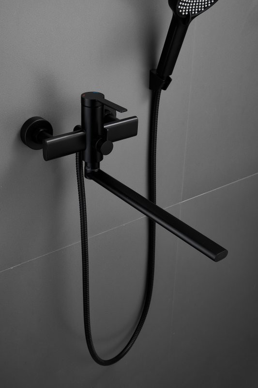 Смеситель с длинным изливом для ванны BELZ B813 B22813-7 черный