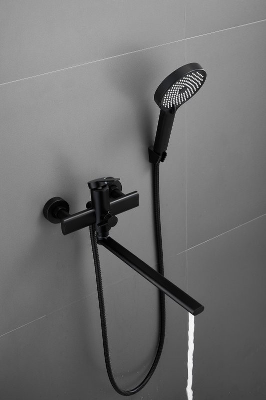 Смеситель с длинным изливом для ванны BELZ B813 B22813-7 черный