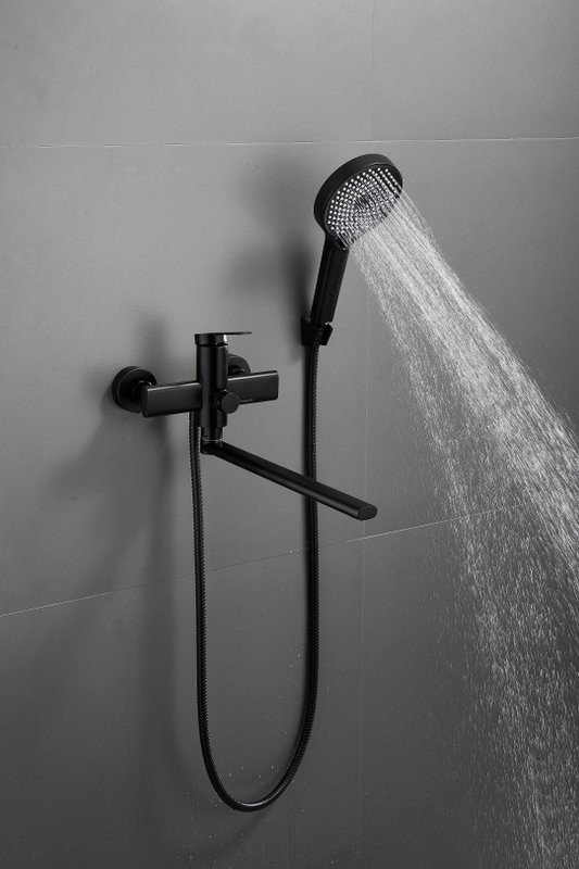 Смеситель с длинным изливом для ванны BELZ B813 B22813-7 черный