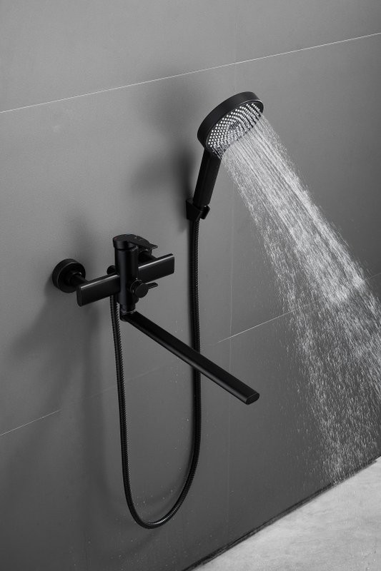 Смеситель с длинным изливом для ванны BELZ B813 B22813-7 черный