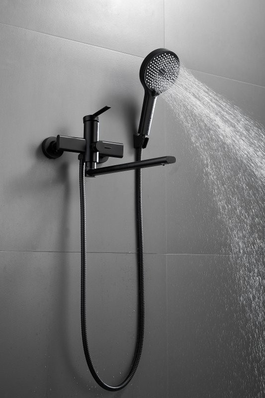 Смеситель с длинным изливом для ванны BELZ B813 B22813-7 черный