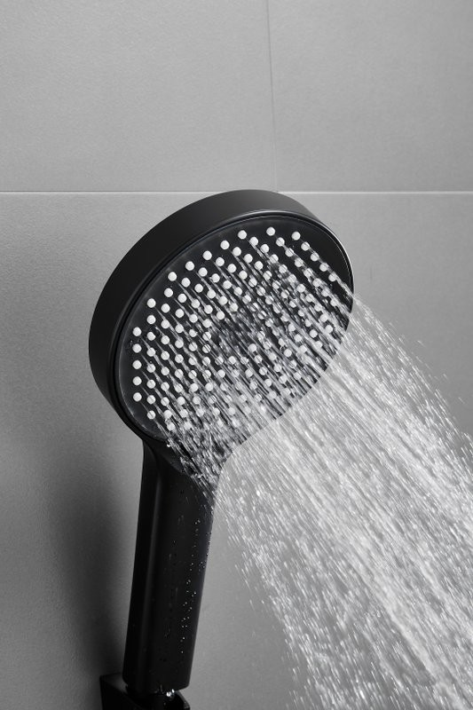 Смеситель с длинным изливом для ванны BELZ B813 B22813-7 черный