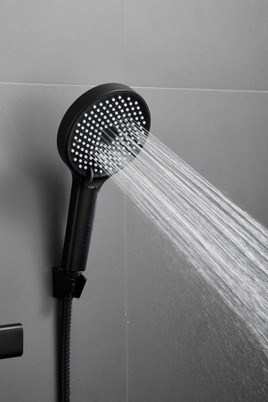 Смеситель с длинным изливом для ванны BELZ B813 B22813-7 черный