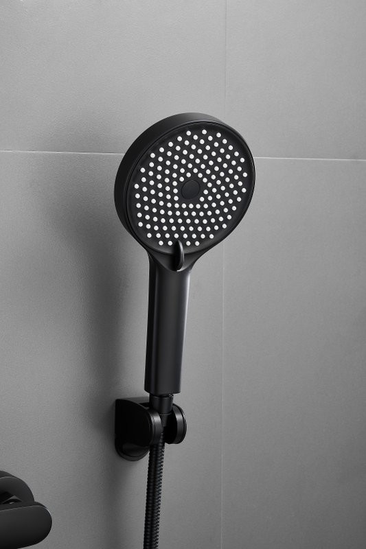 Смеситель с длинным изливом для ванны BELZ B813 B22813-7 черный