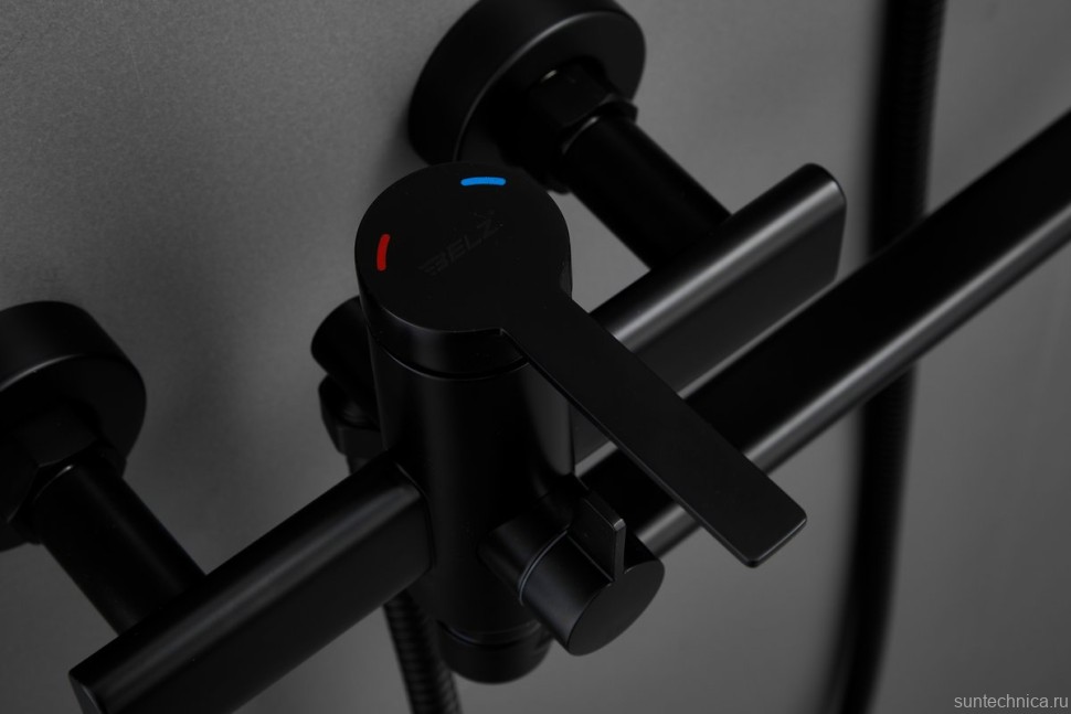 Смеситель с длинным изливом для ванны BELZ B813 B22813-7 черный