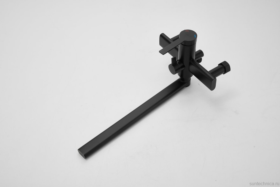 Смеситель с длинным изливом для ванны BELZ B813 B22813-7 черный