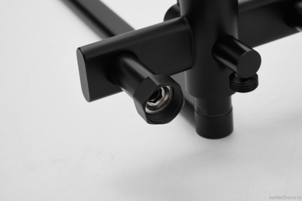 Смеситель с длинным изливом для ванны BELZ B813 B22813-7 черный