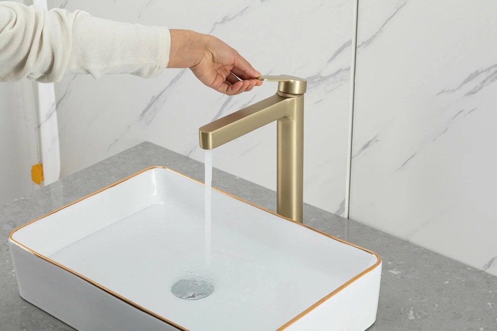 Смеситель для раковины Gappo G99-33 G1099-83 золотой сатин