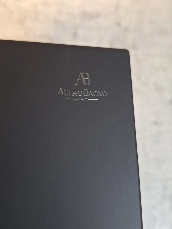 Кнопка смыва для унитаза AltroBagno Beni aggiuntivi AltroBagnoPFP002MB пластик, цвет матовый черный