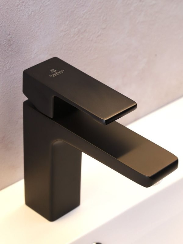 Смеситель для раковины AltroBagno Lamberto AltroBagnoLamberto0124MB матовый черный