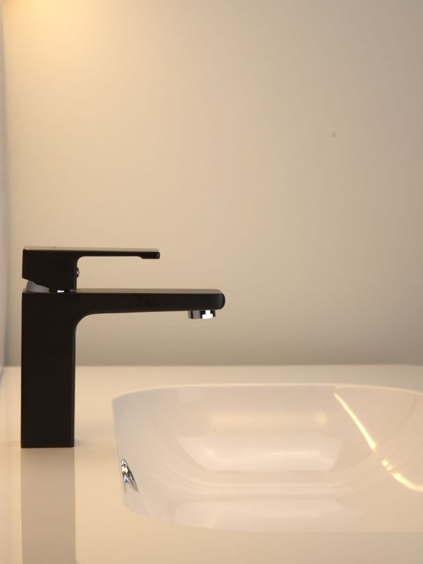 Смеситель для раковины AltroBagno Lamberto AltroBagnoLamberto0124MB матовый черный