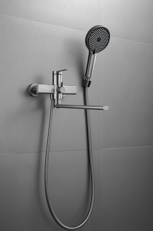 Смеситель с длинным изливом для ванны BELZ B813 B22813-3 оружейная сталь