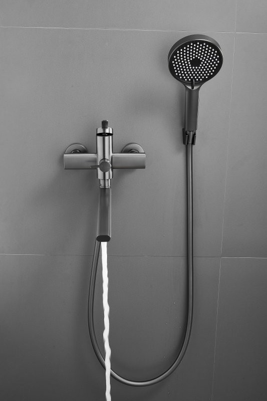 Смеситель с длинным изливом для ванны BELZ B813 B22813-3 оружейная сталь