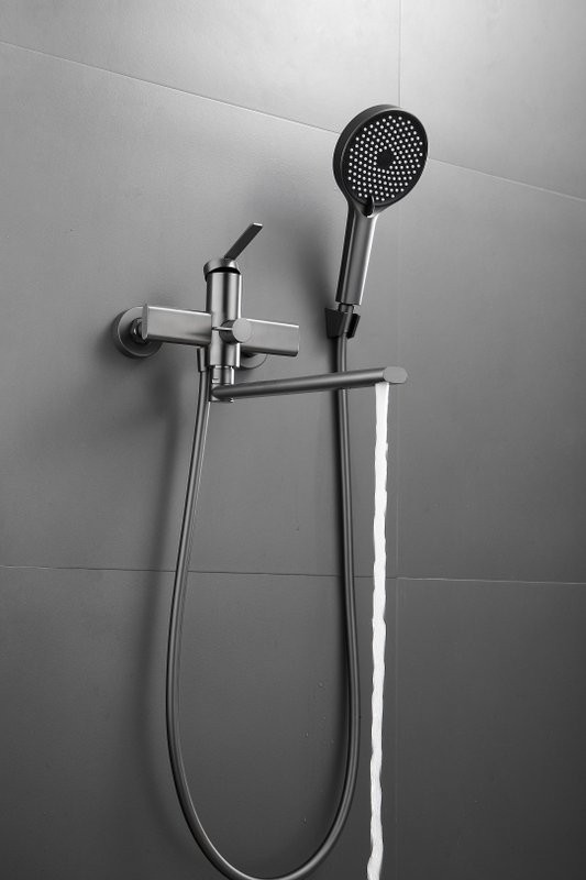 Смеситель с длинным изливом для ванны BELZ B813 B22813-3 оружейная сталь