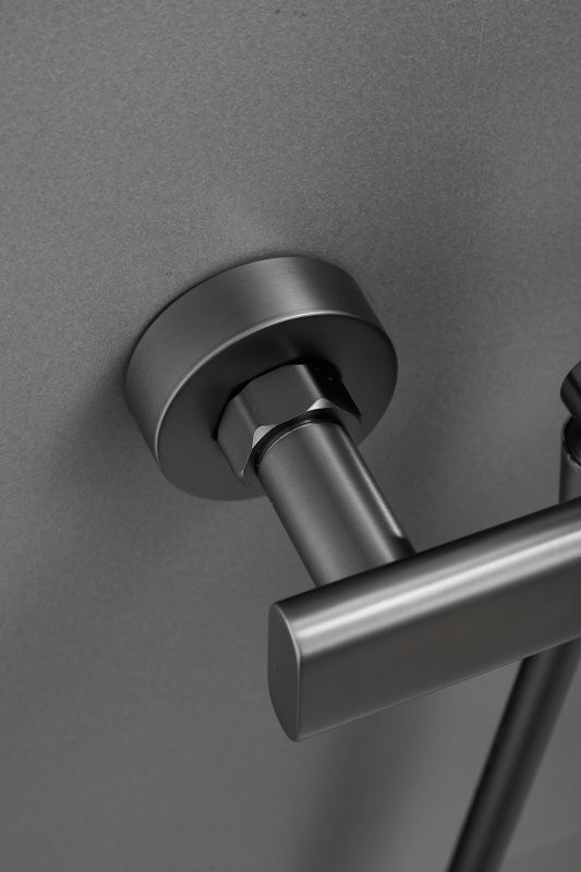 Смеситель с длинным изливом для ванны BELZ B813 B22813-3 оружейная сталь