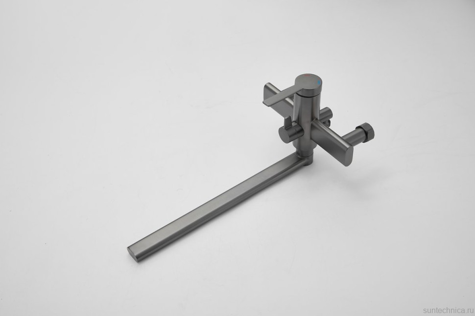 Смеситель с длинным изливом для ванны BELZ B813 B22813-3 оружейная сталь