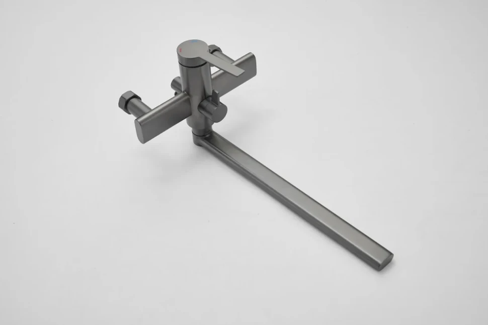Смеситель с длинным изливом для ванны BELZ B813 B22813-3 оружейная сталь