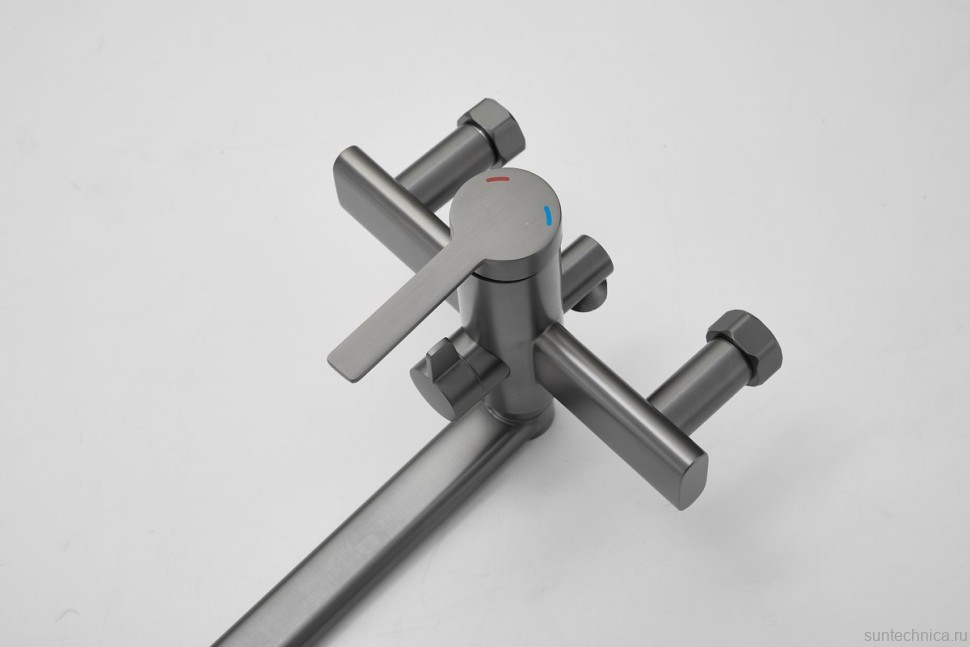 Смеситель с длинным изливом для ванны BELZ B813 B22813-3 оружейная сталь