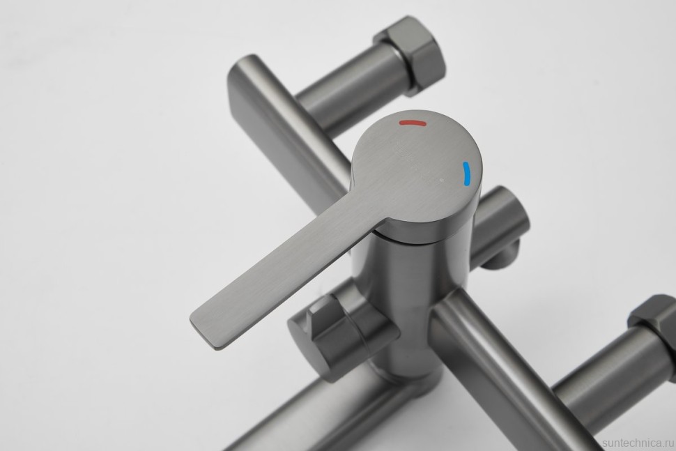 Смеситель с длинным изливом для ванны BELZ B813 B22813-3 оружейная сталь