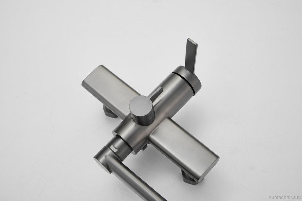 Смеситель с длинным изливом для ванны BELZ B813 B22813-3 оружейная сталь