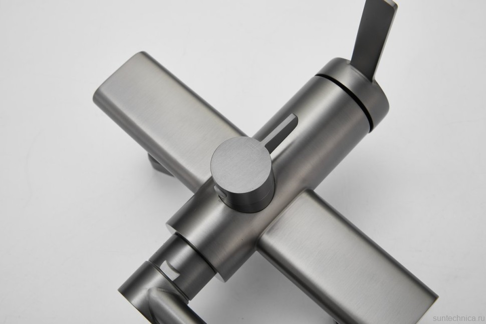 Смеситель с длинным изливом для ванны BELZ B813 B22813-3 оружейная сталь