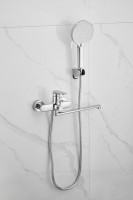 Смеситель с длинным изливом для ванны BELZ B713 B22713 хром Смеситель с длинным изливом для ванны BELZ B713 B22713 хром