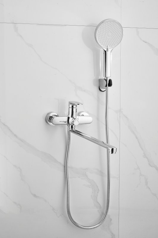 Смеситель с длинным изливом для ванны BELZ B713 B22713 хром