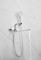 Смеситель с длинным изливом для ванны BELZ B713 B22713 хром Смеситель с длинным изливом для ванны BELZ B713 B22713 хром