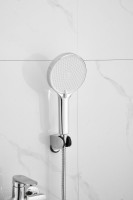 Смеситель с длинным изливом для ванны BELZ B713 B22713 хром Смеситель с длинным изливом для ванны BELZ B713 B22713 хром