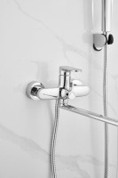 Смеситель с длинным изливом для ванны BELZ B713 B22713 хром Смеситель с длинным изливом для ванны BELZ B713 B22713 хром