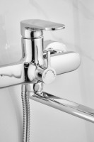 Смеситель с длинным изливом для ванны BELZ B713 B22713 хром Смеситель с длинным изливом для ванны BELZ B713 B22713 хром