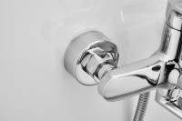 Смеситель с длинным изливом для ванны BELZ B713 B22713 хром Смеситель с длинным изливом для ванны BELZ B713 B22713 хром