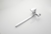 Смеситель с длинным изливом для ванны BELZ B713 B22713 хром Смеситель с длинным изливом для ванны BELZ B713 B22713 хром