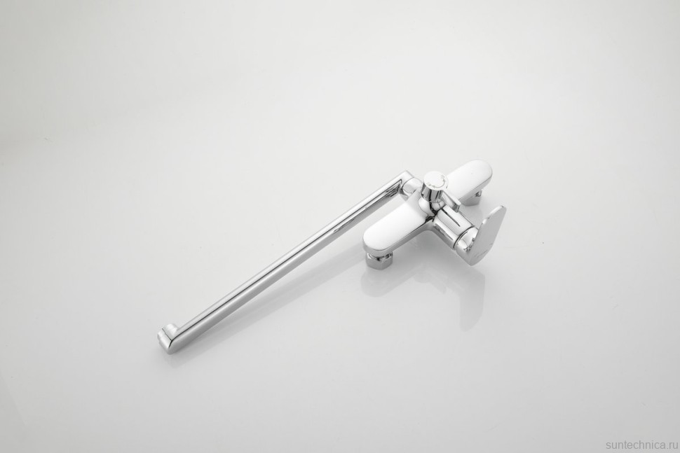 Смеситель с длинным изливом для ванны BELZ B713 B22713 хром