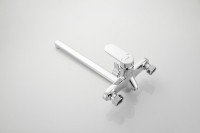 Смеситель с длинным изливом для ванны BELZ B713 B22713 хром Смеситель с длинным изливом для ванны BELZ B713 B22713 хром