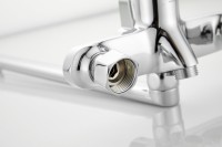 Смеситель с длинным изливом для ванны BELZ B713 B22713 хром Смеситель с длинным изливом для ванны BELZ B713 B22713 хром