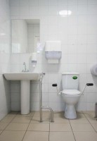 Унитаз-компакт напольный Оскольская керамика Персона Премиум, подвод воды нижний, косой выпуск, с двойным опорным поручнем