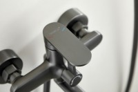 Смеситель с длинным изливом для ванны BELZ B713 B22713-3 оружейная сталь Смеситель с длинным изливом для ванны BELZ B713 B22713-3 оружейная сталь