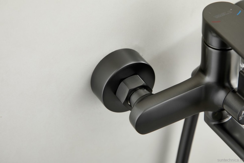 Смеситель с длинным изливом для ванны BELZ B713 B22713-3 оружейная сталь