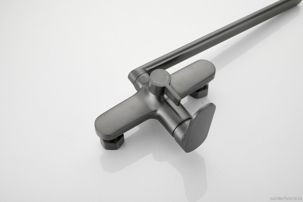 Смеситель с длинным изливом для ванны BELZ B713 B22713-3 оружейная сталь