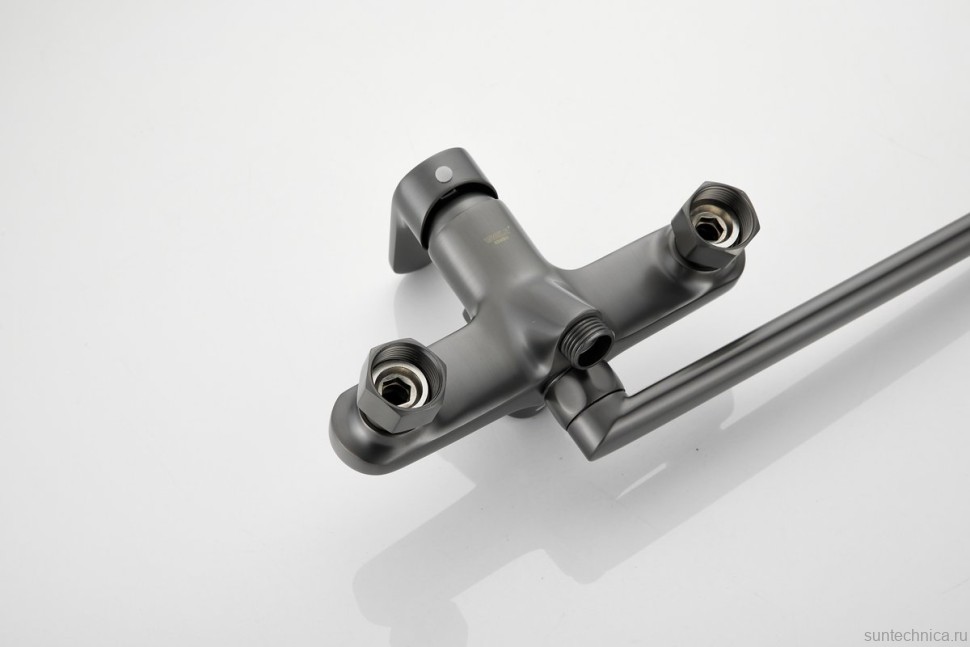 Смеситель с длинным изливом для ванны BELZ B713 B22713-3 оружейная сталь