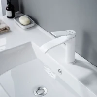 Смеситель для раковины/умывальника Shevanik S4101C, белый Смеситель для раковины/умывальника Shevanik S4101C, белый