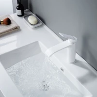 Смеситель для раковины/умывальника Shevanik S4101C, белый Смеситель для раковины/умывальника Shevanik S4101C, белый
