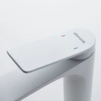Смеситель для раковины/умывальника Shevanik S4101C, белый Смеситель для раковины/умывальника Shevanik S4101C, белый