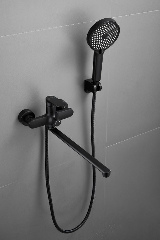 Смеситель с длинным изливом для ванны BELZ B713 B22713-7 черный