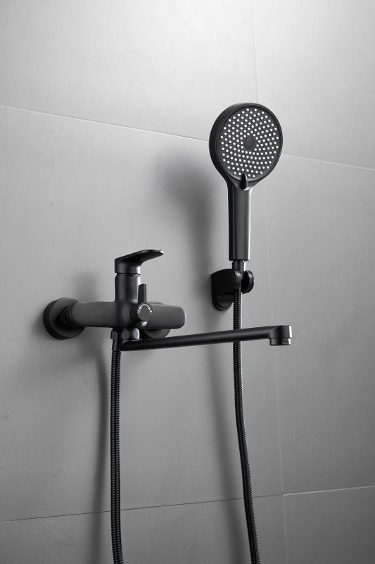 Смеситель с длинным изливом для ванны BELZ B713 B22713-7 черный