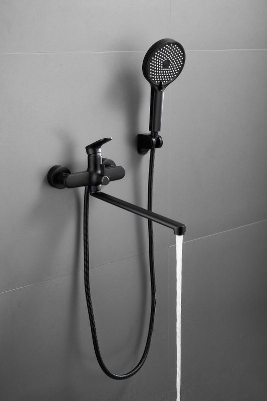 Смеситель с длинным изливом для ванны BELZ B713 B22713-7 черный