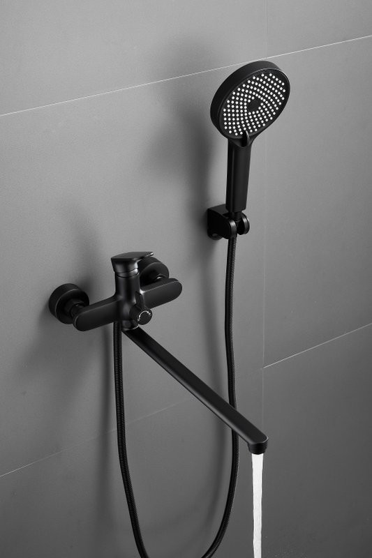 Смеситель с длинным изливом для ванны BELZ B713 B22713-7 черный