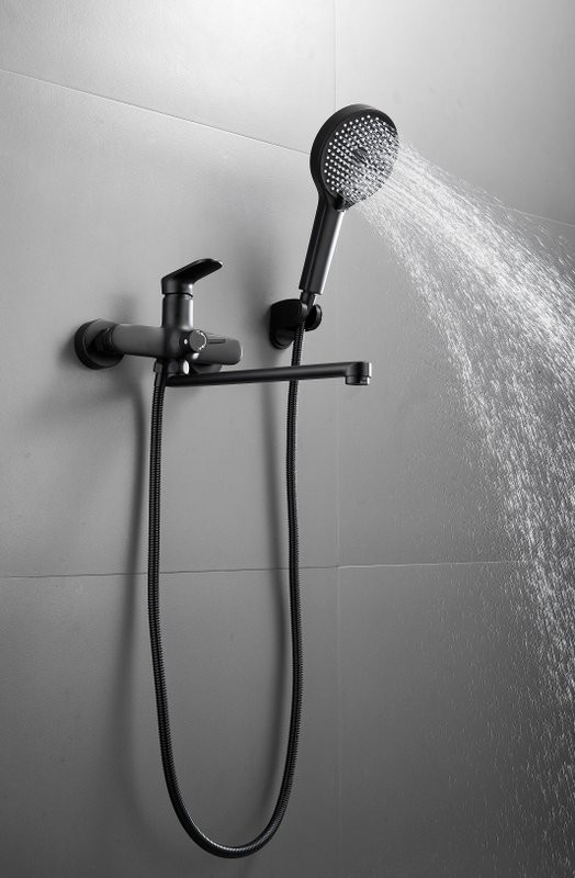 Смеситель с длинным изливом для ванны BELZ B713 B22713-7 черный