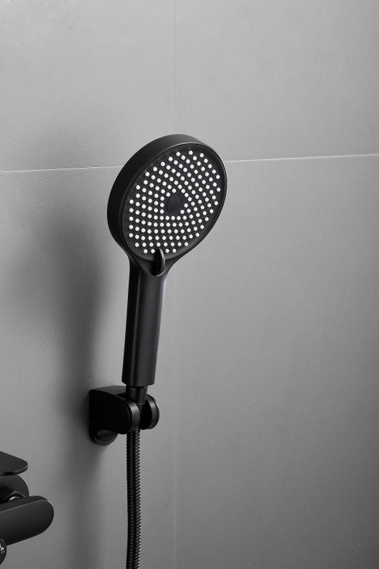 Смеситель с длинным изливом для ванны BELZ B713 B22713-7 черный